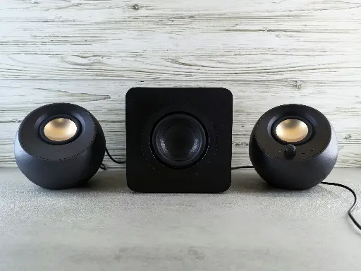 USB 供電的桌面揚聲器